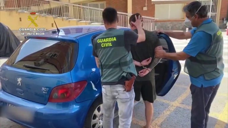 Hombre arrestado en Mijas por proferir amenazas mortales contra su hermano durante un incidente de grave peligro