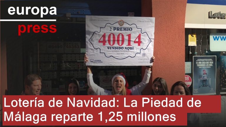 La ‘Se&ntilde;ora Manolita de M&aacute;laga’ distribuye todos los n&uacute;meros de la segunda grande recompensa navide&ntilde;a