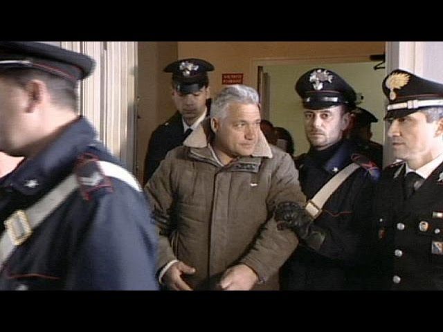 Capturan a 36 en operativo contra la mafia napolitana