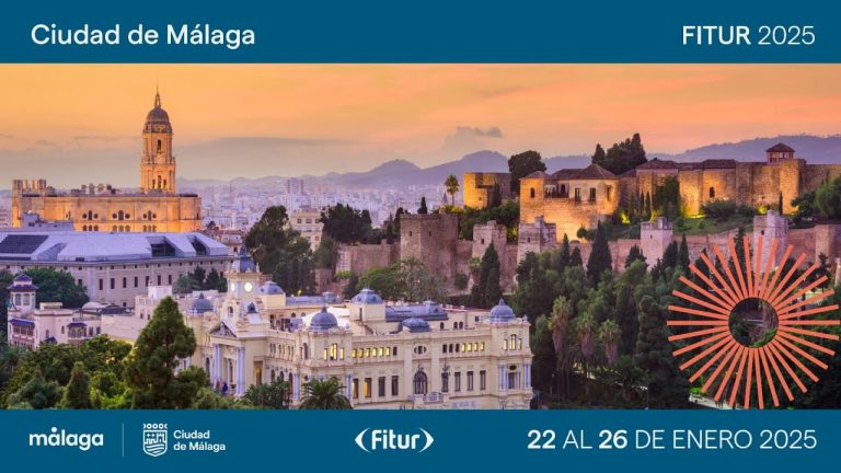 Ceremonia en Málaga para el bautizo del nuevo barco de TUI con un invitado especial