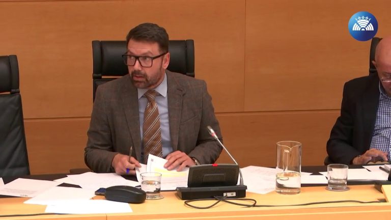 Líder político presenta propuesta económica de 12.000 millones para implementar en una década ante empresarios: “Compromiso absoluto