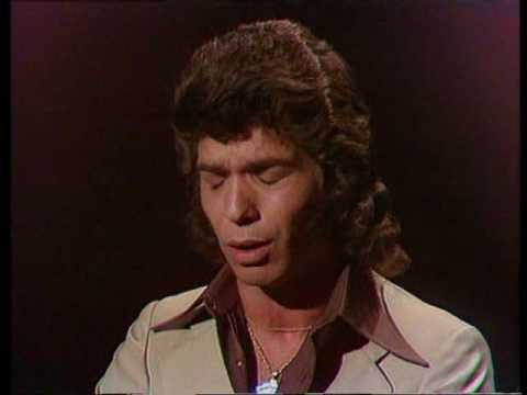 La Vida y Legado de Camarón de la Isla: Icono del Flamenco